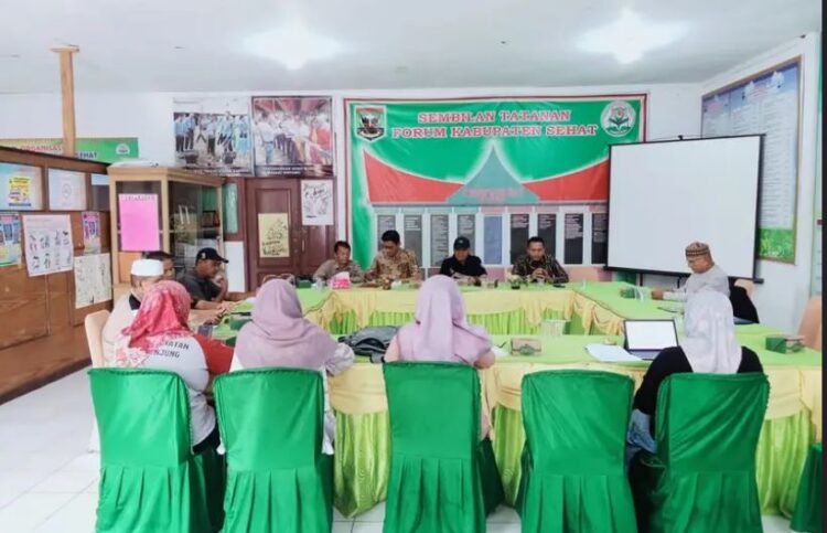 Forum Kabupaten Sijunjung Sehat, Targetkan Program Tahun 2025 Berjalan Lancar 1 RAPAT— Jajaran pengurus Forum Kabupaten Sijunjung Sehat menggelar rapat kordinasi bersama instansi terkait menyambut program kerja 2025.
