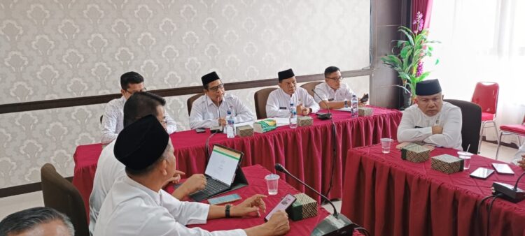 Layani Masyarakat Tanpa Batas, PAD Terus Meningkat Setiap Tahun Sampai 2023 1 PIMPIN—Bupati Padangpariaman Suhatri Bur saat pimpin rapat evaluasi dalam rangka refleksi atas pelaksanaan kegiatan dan pembangunan selama tahun 2024.
