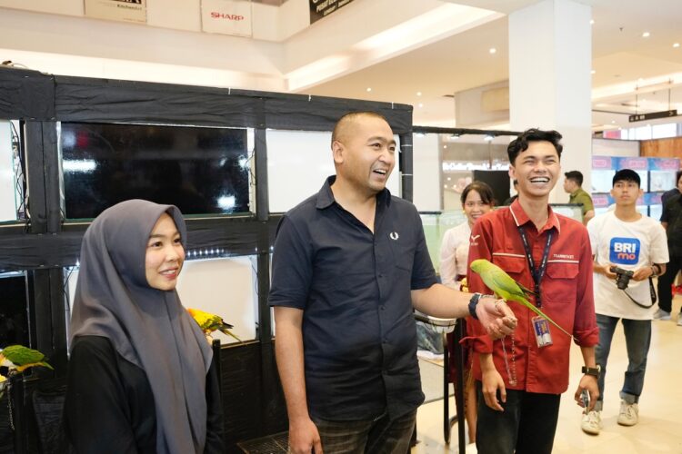 Wagub Sumbar Audy Joinaldy, Buka Pameran Hewan The Little Zoo Experience 1 BUKA—Wakil Gubernur (Wagub) Sumatera Barat (Sumbar) Audy Joinaldy, secara resmi membuka pameran hewan peliharaan The Little Zoo Experience di Transmart Padang, Kamis (23/1) sore.