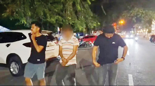 Pria 41 Tahun Nekat Menjual Motor yang Dipinjam, Modus Pergi Beli Barang 1 GELAPKAN MOTOR— Pelaku KK (41) diamankan Tim Klewang Polresta Padang atas kasus penggelapan sepeda motor yang dipinjam.