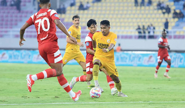 Wakaso Kartu Merah, Semen Padang Tahan Imbang Persis Solo 1-1 1 IMBANG— Semen Padang FC (SPFC) harus puas dengan hasil imbang 1-1 melawan Persis Solo dalam laga pekan ke-24 BRI Liga 1 2024/25 yang digelar di Stadion Manahan, Solo, Jumat (21/2) sore.