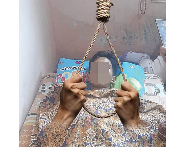 Putus Cinta, Pemuda 24 Tahun Akhiri Hidup dengan Gantung Diri 1 GANTUNG DIRI— Korban FAK disemayamkan di rumah duka usai ditemukan tewas gantung diri di Korong Gadang, Kecamatan Kuranji, Kota Padang.