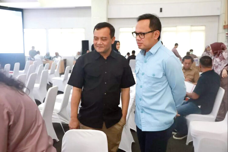 Pemeriksaan Kesehatan 239 Kepala Daerah Terpilih, Pastikan Kehadiran Pelantikan dan Retreat di Magelang 1 TINJAU— Wakil Menteri Dalam Negeri (Wamendagri) Bima Arya Sugiarto bersama Gubernur terpilih Jawa Tengah Ahmad Luthfi di kantor Kementerian Dalam Negeri (Kemendagri), Jakarta, Minggu (16/2).