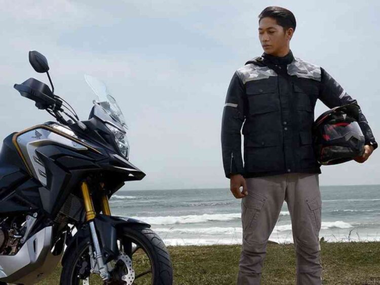 Honda Hayati Bagikan Tip, Memilih Jaket yang Tepat untuk Berkendara Sepeda Motor 1 TIPS— Main Dealer sepeda motor Honda Sumbar, PT Hayati Pratama Mandiri memberikan tip memilih jaket yang tepat untuk berkendara sepeda motor.