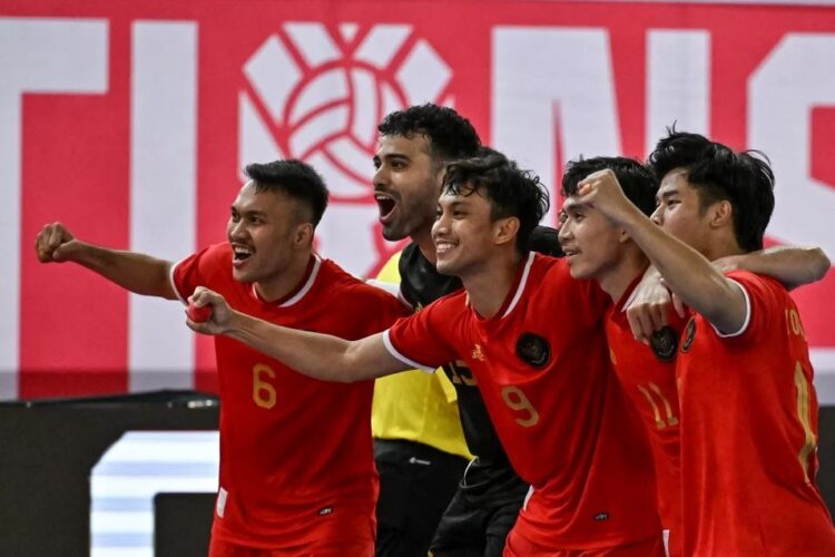 PRESTASI GEMILANG— Timnas Futsal Indonesia mencatat prestasi gemilang dengan melonjaknya peringkat futsal FIFA. Skuad Garuda berhasil melewati negara-negara kuat seperti Belanda dan Uruguay.