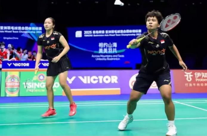 Indonesia Kalahkan Malaysia di Kejuaraan Beregu Asia 2025, Comeback Epik Meilysa/Rachel Jadi Penentu! 1 TAMPIL LUAR BIASA— Meilysa/Rachel tampil luar biasa dan memastikan kemenangan Indonesia sebagai juara grup, pada Kejuaraan Beregu Campuran Asia 2025 yang digelar di Qingdao Conson Sports Centre, Tiongkok, Kamis (13/2).