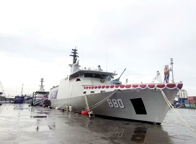 Di Tengah Efisiensi Anggaran, TNI AL Kaji Pengadaan Kapal Induk untuk Operasi Militer Nonperang 1 KAPAL PERANG— KRI Hampala-880 dan KRI Lumba-Lumba-881, dua kapal perang baru TNI AL yang diresmikan oleh KSAL Laksamana TNI Muhammad Ali di Jakarta pada Selasa (17/12).