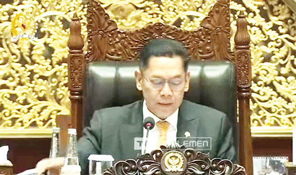 Paripurna DPR Sahkan Revisi UU Minerba, Kini Ormas dan UMKM Bisa Kelola Tambang 1 SIDANG PARIPURNA— Wakil Ketua DPR RI Adies Kadir memimpin sidang rapat paripurna di Gedung DPR, Senayan, Jakarta, Selasa (18/2).