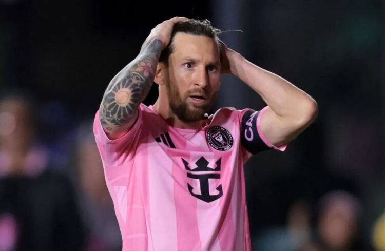 SANKSI DENDA— Lionel Messi dijatuhi sanksi denda oleh MLS setelah kapten Inter Miami tersebut sempat mencekik leher pelatih New York City FC.