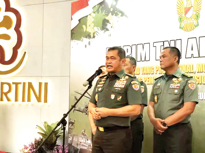 Target TNI AD di 2025, Total Dukung Program MBG dan Hadirkan Lima Ribu Titik Sumber Air Bersih 1 SAMPAIKAN TARGET— KSAD Jenderal TNI Maruli Simanjuntak menyampaikan target TNI AD pada 2025.