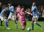 Lionel Messi Ngamuk Usai Inter Miami Ditahan Imbang Lawan New York FC, Ngomel ke Wasit hingga Cekik Leher Pelatih Lawan