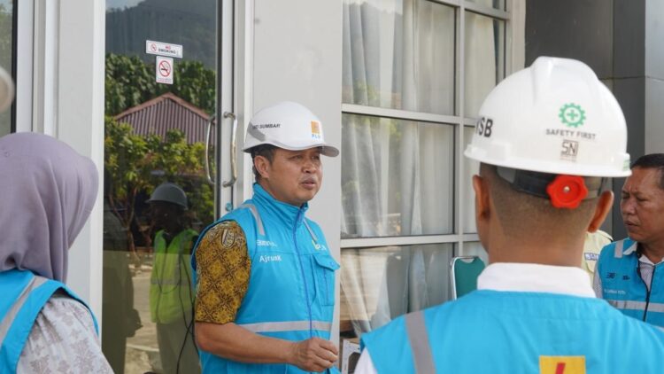 Upayakan Listrik Aman dan Andal, PLN UID Sumbar Lakukan Sidak K3 1 Sidak K3 --PLN Unit Induk Distribusi (UID) Sumatera Barat adakan Sidak K3 ke beberapa PLN Unit Layanan Pelanggan (ULP).