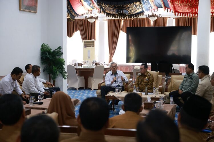 Datangi Tanah Datar, BPK RI Lakukan Pemeriksaan LKPD Tahun Anggaran 2024 1 KUNJUNGAN TIM BPK— Kepala Perwakilan Badan Pemeriksaan Keuangan RI Provinsi Sumatera Barat Sudarminto Eko Putro dalam sambutannya menyampaikan bahwa tujuan dari pemeriksaan memantau tindak lanjut atas hasil pemeriksaan tahun-tahun sebelumnya.