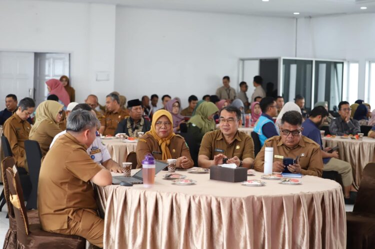 Selaraskan Prioritas Pembangunan, Pemko Gelar FKP RKPD 1 IKUTI—Terlihat perserta Forum Konsultasi Publik (FKP) Rancangan Awal Rencana Kerja Pemerintah Daerah (RKPD) Kota Padang Panjang 2026 ikuti kegiatan di Hall Lantai III Balai Kota, Selasa (11/2).