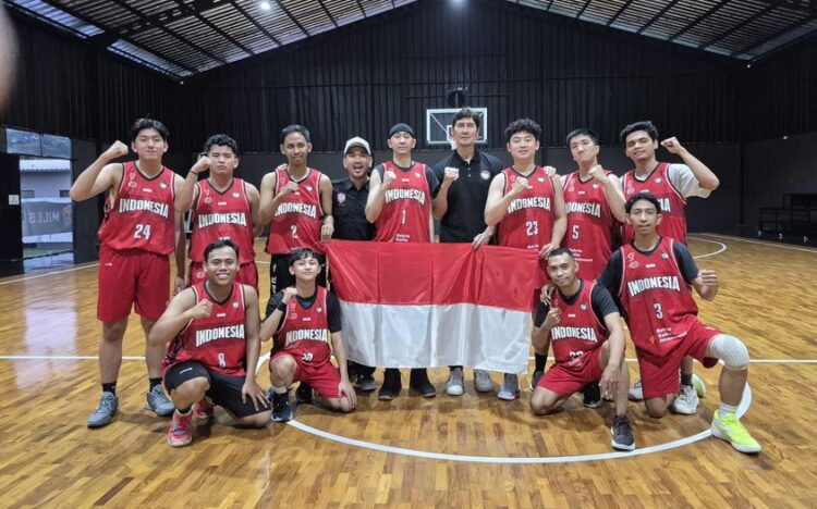 TIMNAS BASKET TULI— Timnas Basket Tuli Indonesia baru saja terbentuk. Mereka tengah mempersiapkan diri untuk mengikuti ajang kejuaraan bola basket regional khusus untuk atlet tuli yang akan digelar di Hong Kong tanggal 1-2 Maret 2025 mendatang.