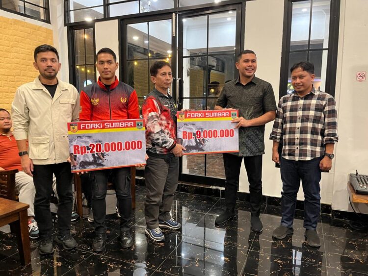 Forki Sumbar Beri Penghargaan dan Bonus bagi Atlet PON XXI di Aceh dan Sumut 1 592776d2 7f5a 4ee6 aaab 7de5ff00e7c8 1