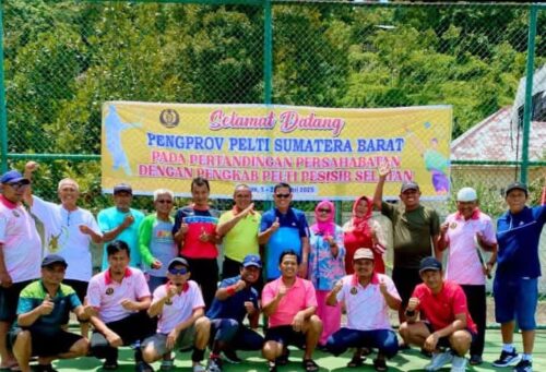 Pengkab Pessel dan Pelti Sumbar Gelar Tenis Persahabatan di Pincuran Boga Painan 1 6 e1738573960559