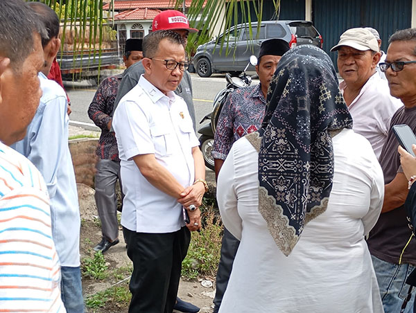 MENINJAU__Anggota DPRD Provinsi Sumatera Barat Benny Saswin Nasrun meninjau sejumlah lokasi usai melaksanakan kegiatan reses di Nagari Punggung Kasiak, Kecamatan Lubuk Alung, Kabupaten Padang Pariaman, Rabu 19 Februari 2025.