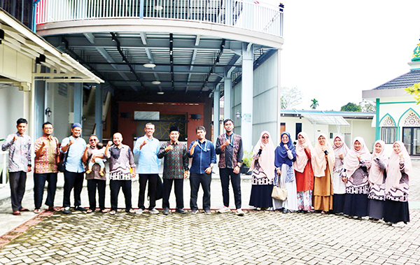 LAZ Risalah Charity Perkuat Sinergi dengan Mitra Pengelola Zakat 1 RISALAH CHARITY— Risalah Charity menggelar pertemuan strategis dengan seluruh Mitra Pengelola Zakat (MPZ) yang bernaung di bawahnya, yakni MPZ Yayasan Waqaf Ar Risalah, MPZ Yayasan Waqaf Masyarakat Al Uswah, MPZ Yayasan Cinta Qur’an Al Lathif, MPZ Alumni FK Unand, MPZ Yayasan Cahaya Amal Mulia, dan MPZ SD IUT Miftahul Huda.