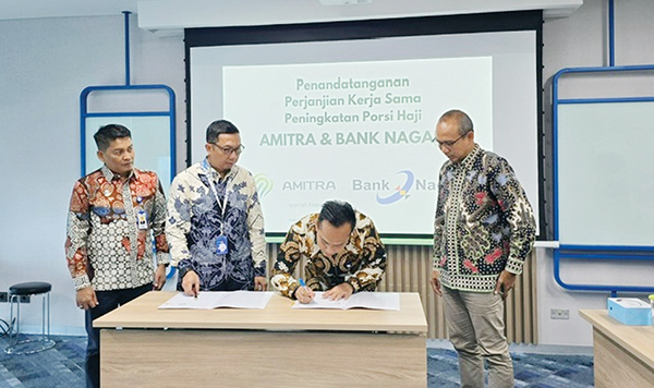 Bank Nagari-AMITRA Jalin Kerja Sama Pembiayaan Haji-Umrah 1 TEKEN KERJA SAMA— Bank Nagari menjalin kerja sama dengan AMITRA, anak perusahaan Astra International, untuk mempermudah masyarakat muslim mendapatkan porsi haji dan menunaikan umrah, di Menara FIF, Jakarta Selatan, beberapa waktu lalu.