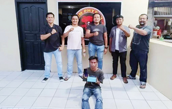 Bobol Rumah Korban, Pemuda Pengangguran Embat Hp 1 EMBAT HP— Pelaku HW (28) yang terlibat kasus pencurian Hp ditangkap jajaran Polsek Lubuk Begalung.