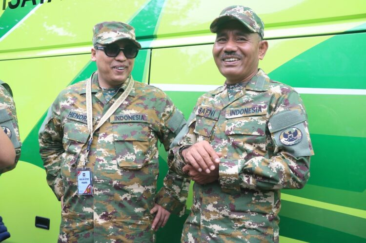 Lima Hari Ikuti Retret, Bupati Limapuluhkota Safni Bagikan Pengalaman 1 BERSAMA WAKO PADANGPANJANG— Bupati Limapuluh Kota Safni, tampak akrab bersama Wali Kota Padangpanjang, Hendri Arnis, saat acara retret di Akmil Magelang.