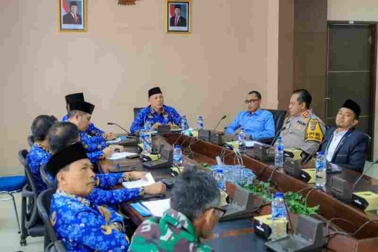 PERSIAPAM MBG—Bupati Pasaman Sabar AS membuka rapat koordinasi untuk pelaksanaan program pemenuhan Makanan Bergizi Gratis (MBG).