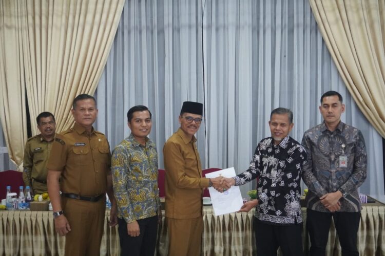 Bupati Safaruddin Pimpin Entry Meeting BPK, Komitmen Dukung Pemeriksaan yang Transparan dan Akuntabel 1 PEMERIKSAAN BPK— Bupati Safaruddin memimpin kegiatan entry meeting pemeriksaan pendahuluan atas Laporan Keuangan Pemerintah Daerah (LKPD).