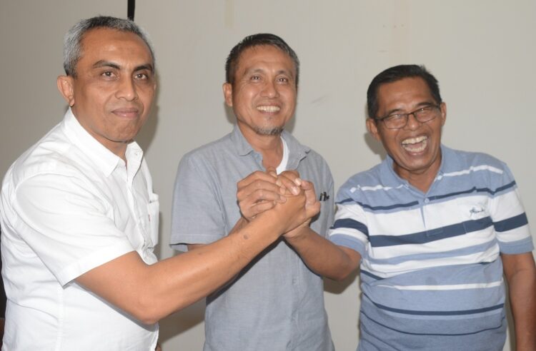 Jelang Musda REI XII 2025, DPD Gelar Rapat Persiapan 1 FOTO BERSAMA— Calon Ketua REI Sumbar H.Satria Eka Putra (tengah), bersama Baharudin Indra (Kanan) dan Asmel Rianto.