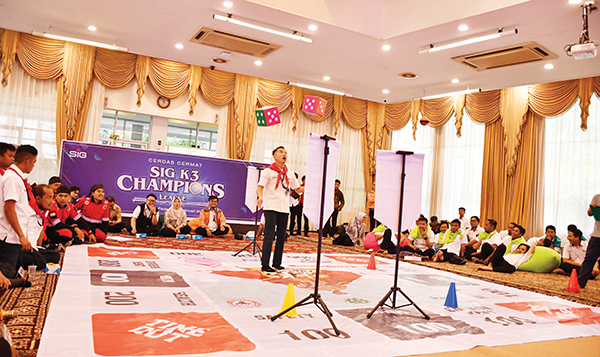 8 Tim SIG Group Ikuti Cerdas Cermat SIG K3 Champions League PT Semen Padang 1 CERDAS CERMAT K3— Sebanyak delapan tim dari SIG Group bersaing dalam ajang Cerdas Cermat SIG K3 Champions League yang digelar di Wisma Indarung, PT Semen Padang, Selasa (18/2).