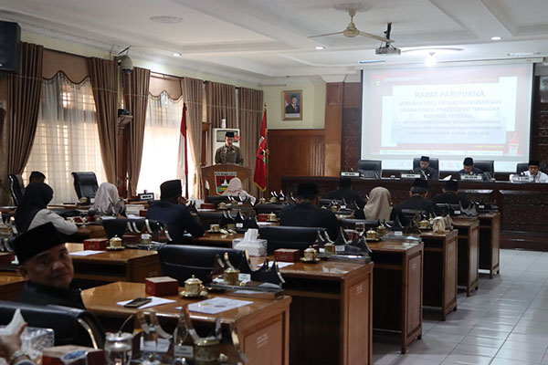 DPRD Bukittinggi Dukung SPBE, Dorong Transformasi Digital dalam Pemerintahan 1 RAPAT PARIPURNA— Rapat Paripurna DPRD Bukittinggi, Jumat (7/2).