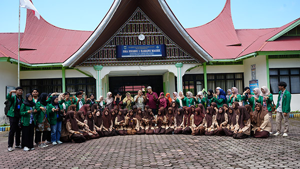 KKN Unand di Nagari Magek Berakhir, Hizralias, SH: Kalau Boleh, Setiap Hari Ada Mahasiswa KKN Unand 1 DSC07996