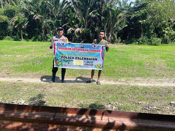 Polsek Palembayan Ajak Warga Jadikan Lahan Tidur Produktif dengan Tanam Jagung 1 PEMANFAATAN LAHAN PRODUKTIF— Polsek Palembayan jajaran Polres Agam mendorong masyarakat untuk
memanfaatkan lahan tidur menjadi lahan produktif.