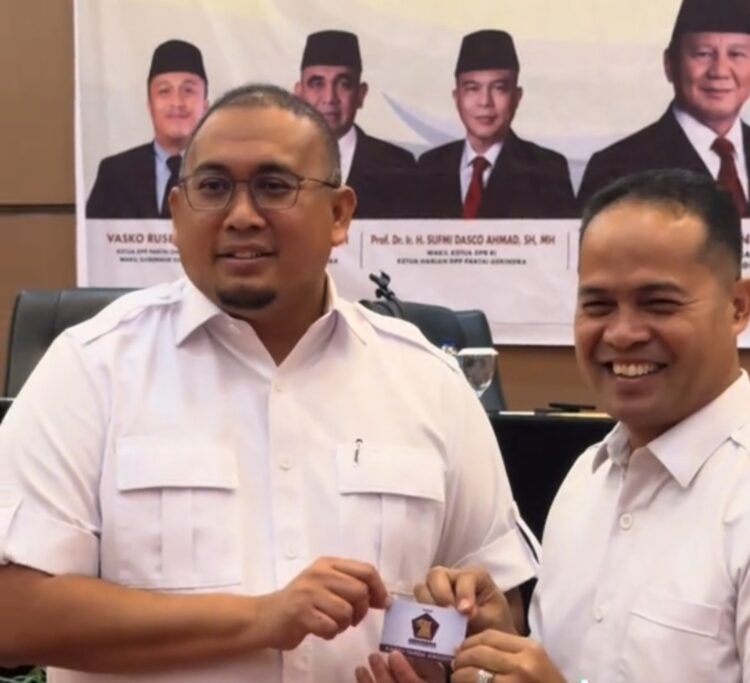 BERSAMA—Wakil Bupati Sijunjung Iraddatillah bersama  Ketua DPD Gerindra Sumbar, Andre Rosiade.