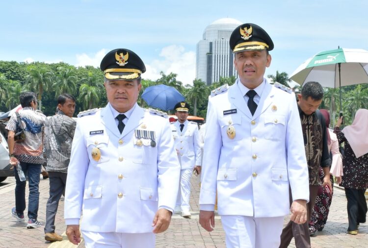 Dilantik Presiden Prabowo Subianto, Benni Warlis-Muhammad Iqbal Resmi Jadi Bupati dan Wabup Agam 1 RESMI— Ir.H. Benni Warlis dan Muhammad Iqbal secara resmi dilantik Presiden RI, Prabowo Subianto sebagai Bupati dan Wakil Bupati Agam periode 2025-2030, di Istana Kepresidenan Jakarta, Kamis (20/2).