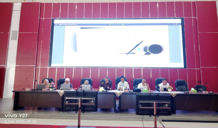 Evaluasi Perencanaan 2025, Pemko Padang Fokus Lima Sektor Prioritas 1 EVALUASI PERENCANAAN— Asisten II Perekonomian dan Pembangunan Didi Aryadi saat membuka kegiatan Evaluasi Perencanaan dan Penganggaran 2025 di Bagindo Aziz Chan, Balai Kota Aia Pacah, Rabu (5/2).