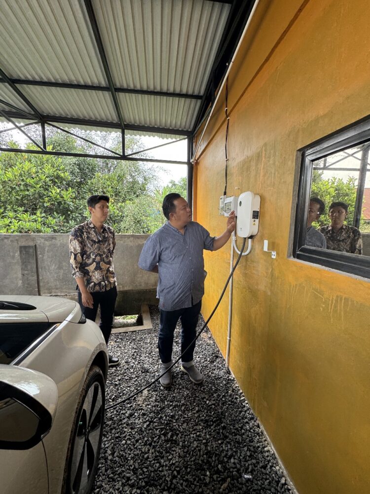 Dorong Ekosistem Kendaraan Listrik, PLN Nyalakan Home Charging Pertama di Payakumbuh 1 IMG 20250203 WA0000