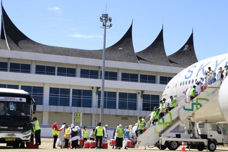 Ilistrasi Pemberangkatan Haji.