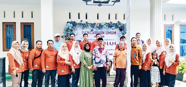 AKSI SOSIAL— Anggota DPRD Dharmasraya dari Fraksi PDIP, Wigiono menggelar sunatan massal, santunan untuk anak yatim, dan pembagian 2.000 paket sembako untuk warga kurang mampu di Kecamatan Timpeh, Kabupaten Dharmasraya, pada Minggu (23/2).