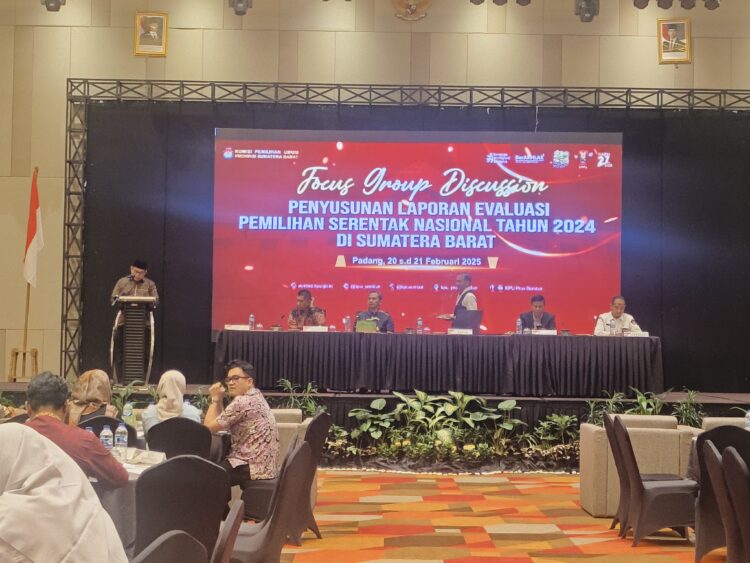 Evaluasi Pilkada 2024, KPU Sumbar Fokus pada Kualitas Penyelenggaraan dan Partisipasi 1 FGD— Komisi Pemilihan Umum (KPU) Provinsi Sumatera Barat (Sumbar) melaksanakan acara Forum Group Discussion (FGD) penyusunan laporan evaluasi pilihan serentak nasional tahun 2024 di Sumbar, di ZHM Premiere Hotel Padang, Kamis, (20/2).