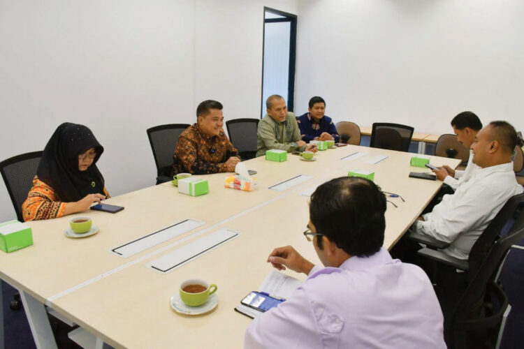 KUNJUNGAN— Bupati Agam terpilih, Benni Warlis memanfaatkan waktu luang jelang pelantikan untuk berkunjung ke Kementerian Perumahan dan Kawasan Permukiman RI, Senin (17/2).