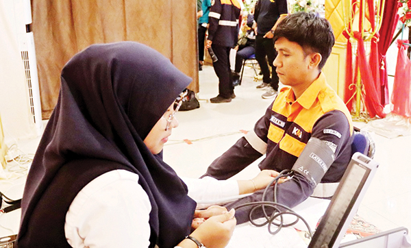 Jaga Kesehatan Pegawai, KAI Divre II Sumbar Gelar Medical Check Up 1 MEDICAL CHECK UP— KAI Divre II Sumbar menyelenggarakan Medical Check Up (MCU) untuk seluruh pegawai di Aula Pusako Bundo, Kantor KAI Divre II Sumbar, di Aula Pusako Bundo, Kantor KAI Divre II Sumbar hingga 28 Februari mendatang.