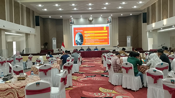 KPU Dharmasraya Gelar Rapat Evaluasi Pilkada Serentak 2024, Partisipasi Pemilih Rendah jadi Sorotan 1 RAPAT EVALUASI PILKADA— KPU Dharmasraya mengadakan Rapat Evaluasi Pilkada serentak 2024 di auditorium kantor Bupati Dharmasraya, Selasa (11/2)