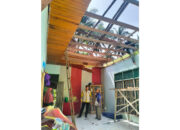 Rumah Tertimpa Pohon, Dinsos Padangpariaman Berikan Bantuan