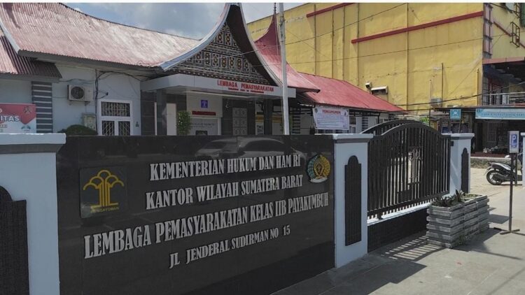 Kalapas Kirim Nama Napi Penerima Amnesti 1 AMNESTI— Lapas Kelas II B Payakumbuh merespon positif rencana amnesti (pengampunan) napi narkoba dari Presiden Prabowo Subianto melalui Kementerian terkait. Lapas Payakumbuh juga telah mengirimkan usulan nama-nama napi yang akan menerima amnesti itu.