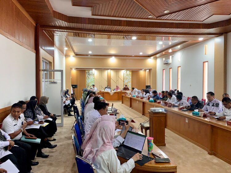 Pemkab Solok Gelar FKP-RKPD Tahun 2026 1 GELAR— Pemkab Solok saat menggelar Kegiatan Forum Konsultasi Publik (FKP)
Rancangan Awal Rencana Kerja Pembangunan Daerah (RKPD) Tahun 2026.