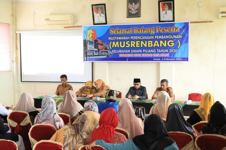 Susun Program Tingkat Kelurahan, Kota Solok Gelar Musrenbang 1 MUSRENBANG—Terlihat kegiatan Musrenbang Kelurahan di Kota Solok diikuti bergai pihak.