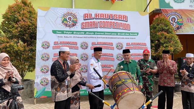Milad Ponpes Al Kautsar Ke-36, 1.500 Orang Ikuti ASC yang Digelar Al Kautsar 1 MILAD PONPES— Kepala Kantor Kementerian Agama Kabupaten Limapuluh Kota, diwakili Kasubbag Tata Usaha, H. Ifkar membuka acara Al Kautsar Smart Competition (ASC) sebagai peringatan hari lahir Pondok Pesantren Modern Al Kautsar.