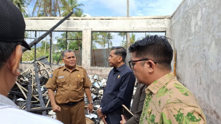 Pascakebakaran, DPRD Tinjau SDN 54 Padang Tinggi Piliang 1 TINJAU SDN 54 PAYAKUMBUH— Ketua DPRD Kota Payakumbuh bersama Komisi C meninjau langsung SDN 54 Payakumbuh pascakebakaran beberapa waktu lalu, Senin (3/2).