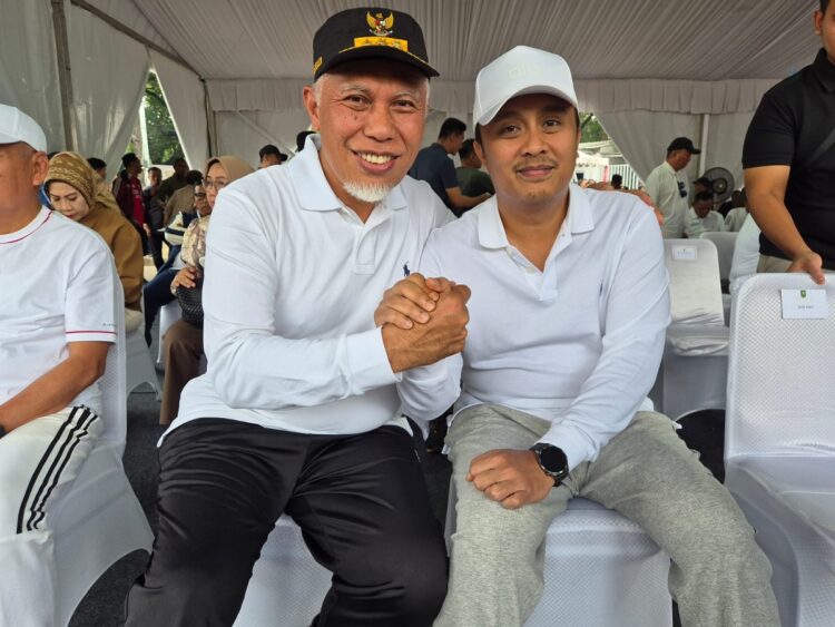 Gubernur dan Wakil Gubernur Sumbar Terpilih, Kompak Gunakan Pakaian Putih Saat Gladi Kotor di Monas 1 IKUTI GLADI KOTOR— Gubernur dan Wakil Gubernur Sumatera Barat terpilih, Mahyeldi Ansharullah dan Vasko Ruseimy mengikuti gladi kotor jelang pelantikan di Monas, Jakarta Pusat, Selasa (18/2).